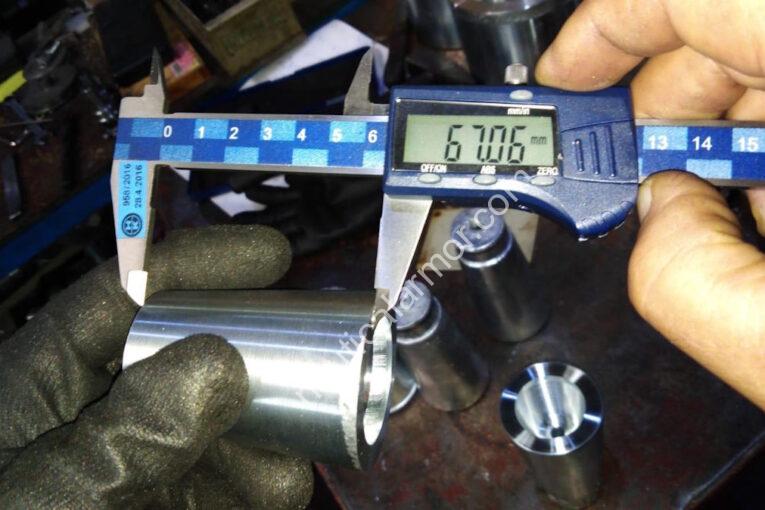 NAUTICAL ARMOR - SACRIFICIAL ANODES - 653 - Inspecting the propeller anode